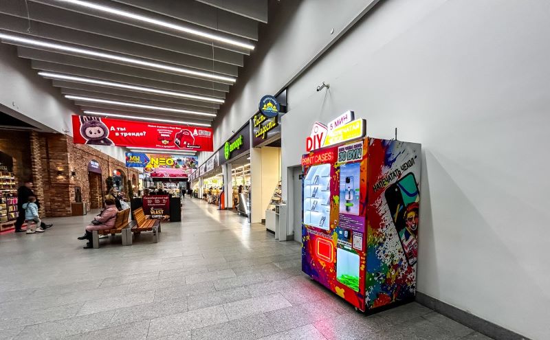 В Гродно появились автоматы, которые изготавливают чехлы для телефонов с индивидуальным дизайном