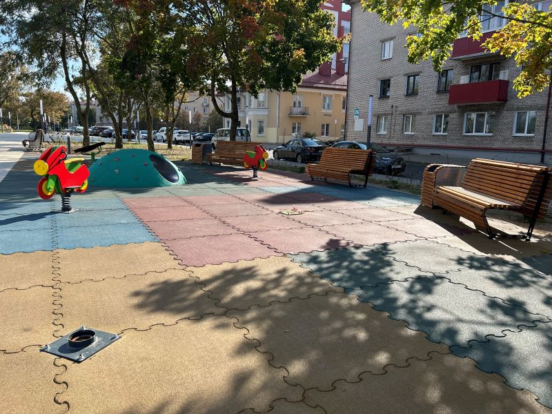 Детские площадки и объекты в скверах выходят из строя. Вандализм в Гродно
