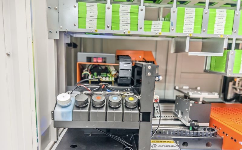 автомат по изготовлению чехлов для телефона 