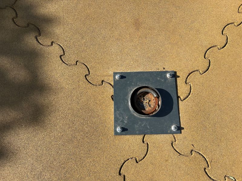 сломали карусель в сквере в Гродно 