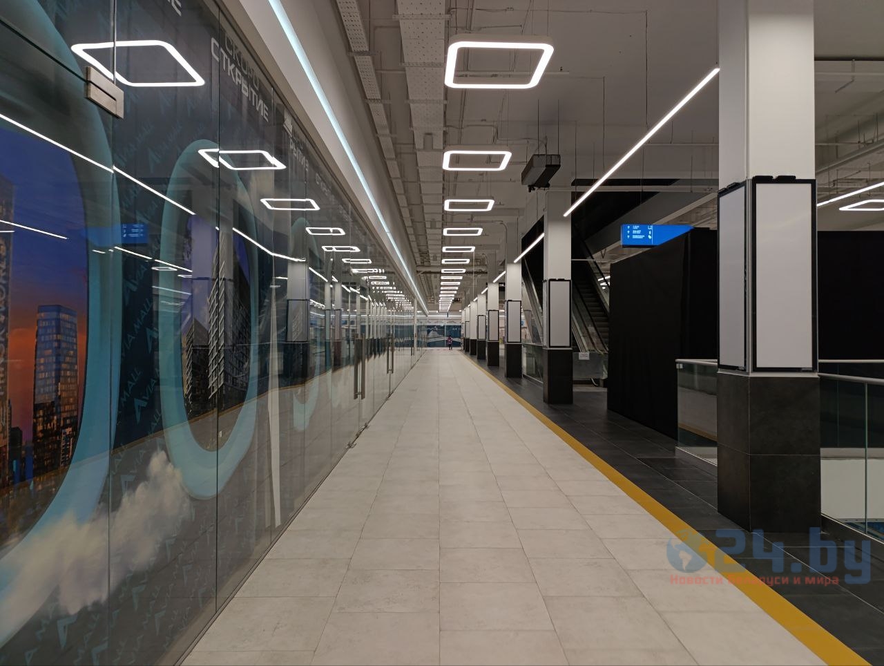 пустой торговый центр