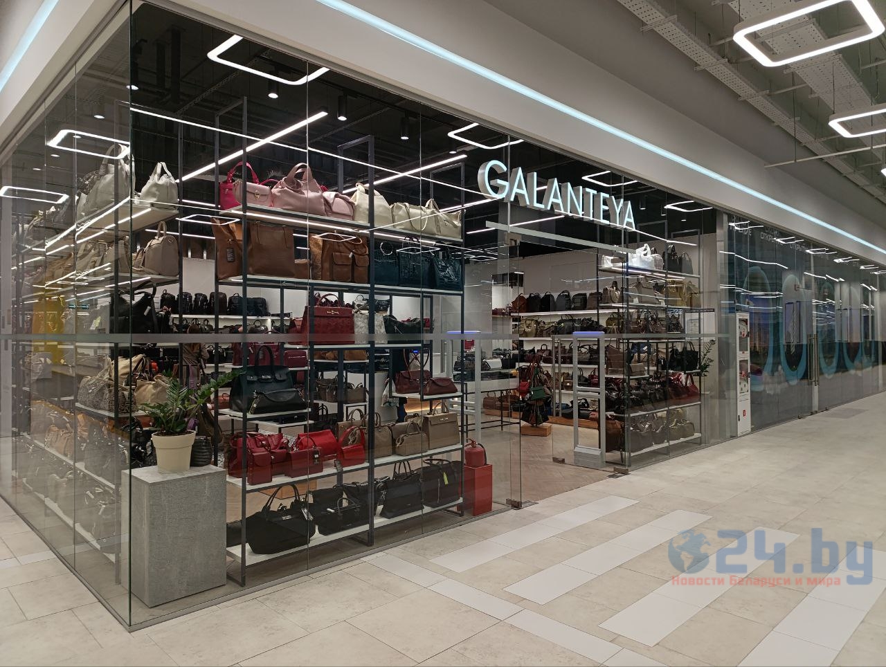 Avia_moll_polgoda_s_otkritiya (26)