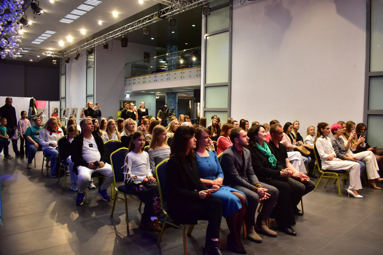 зрители в зале