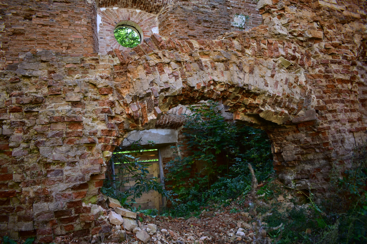 костел руины входная группа