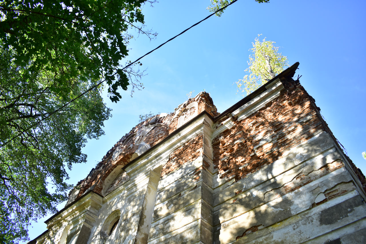 Дуброво костел