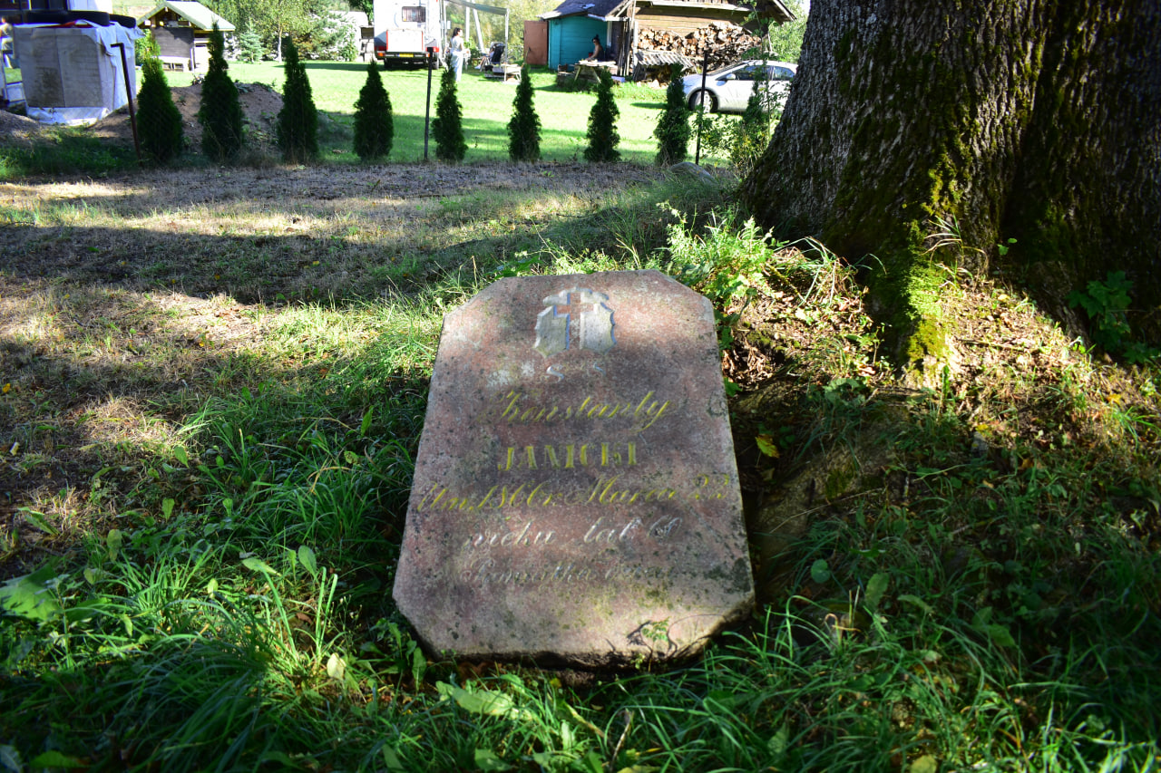 Дуброво захоронение костел