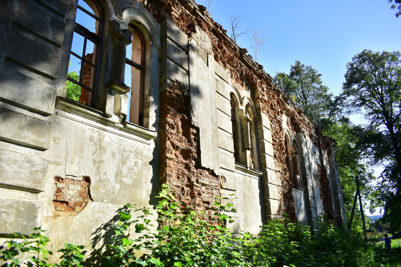 стена костел