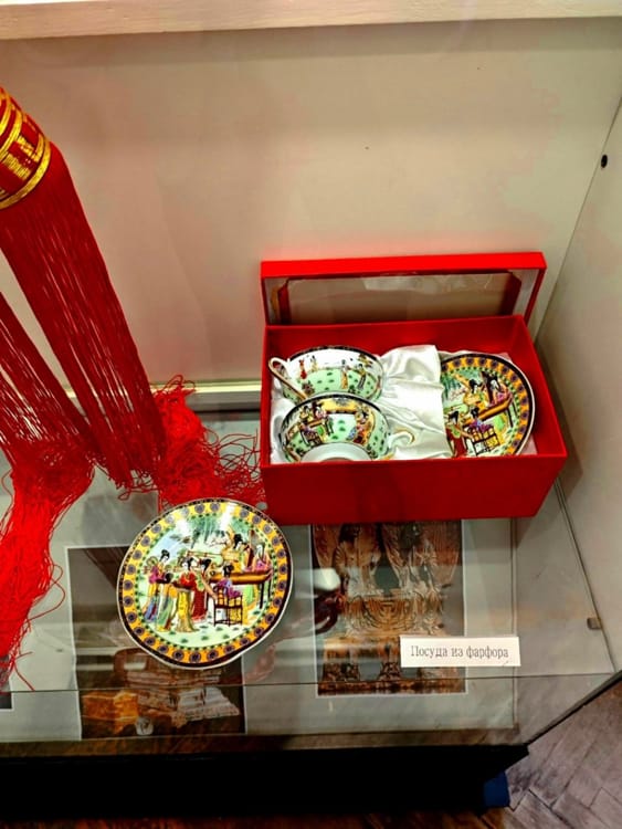 Фарфор на выставке "Страна драконов" в Новополоцке