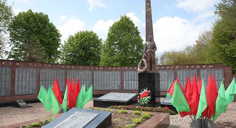 Республиканский субботник в Могилевской области — как помогали шкловским мемориалам