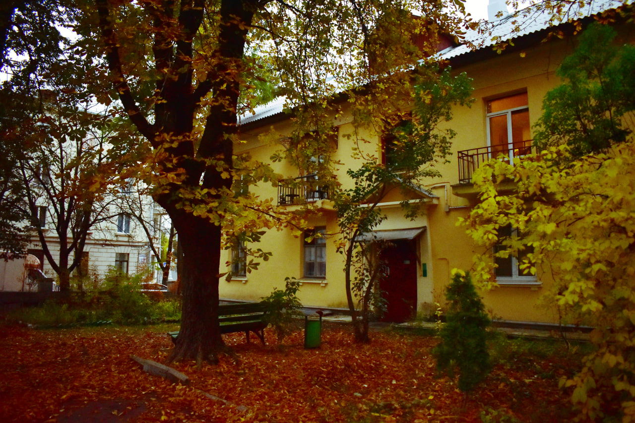 осенний двор