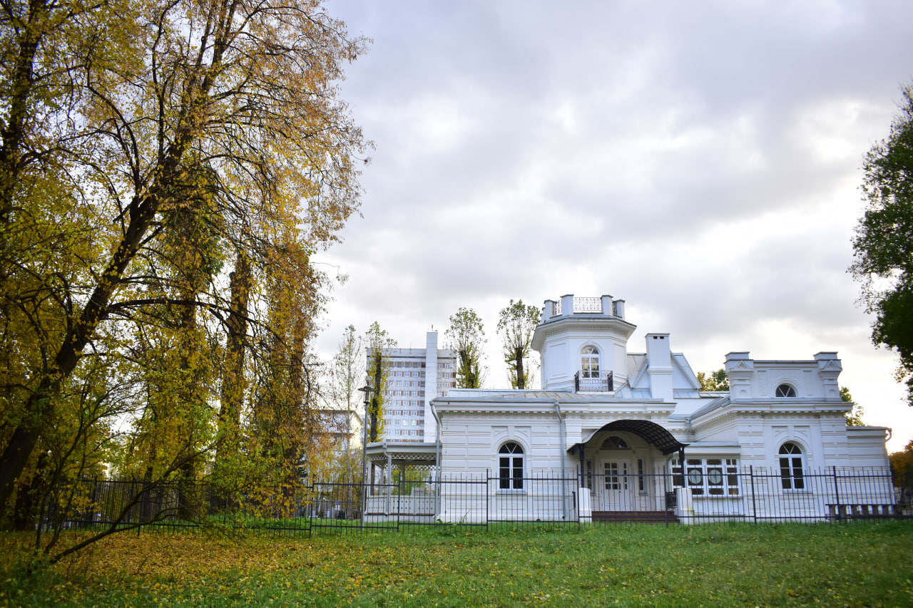 Белая дача осень