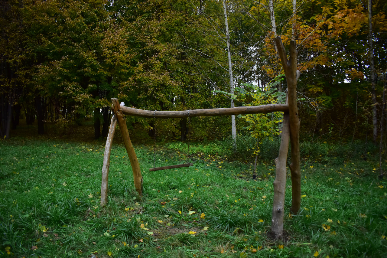 сломанные качели