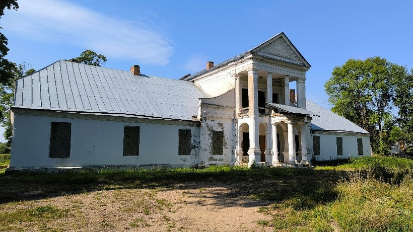 Усадьбу в Гродненской области продают за рекордную сумму. В чём уникальность здания 