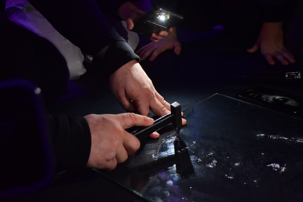 молоток стекло трещины