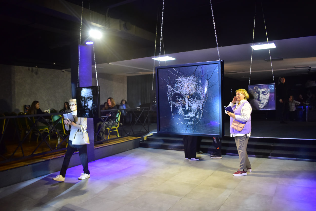 выставка Романа Бондаря