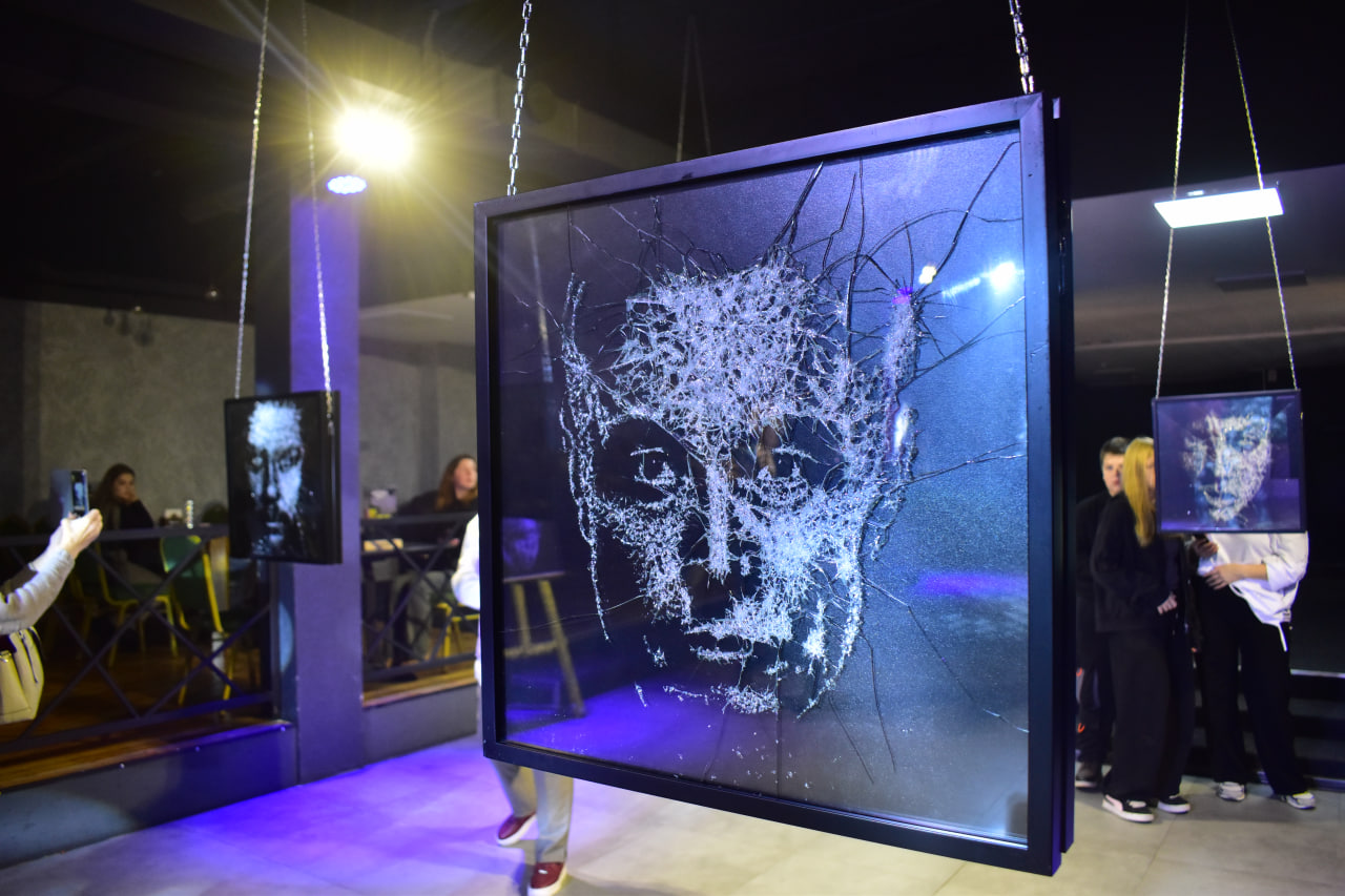 портрет картина стекло