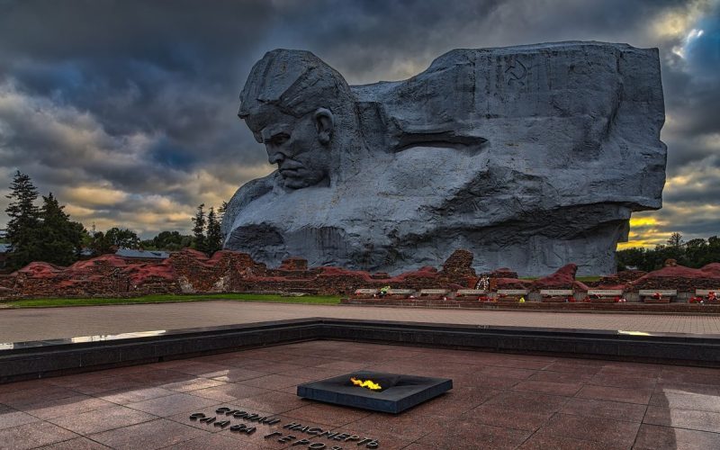 Монумент Мужество в Брестской Крепости