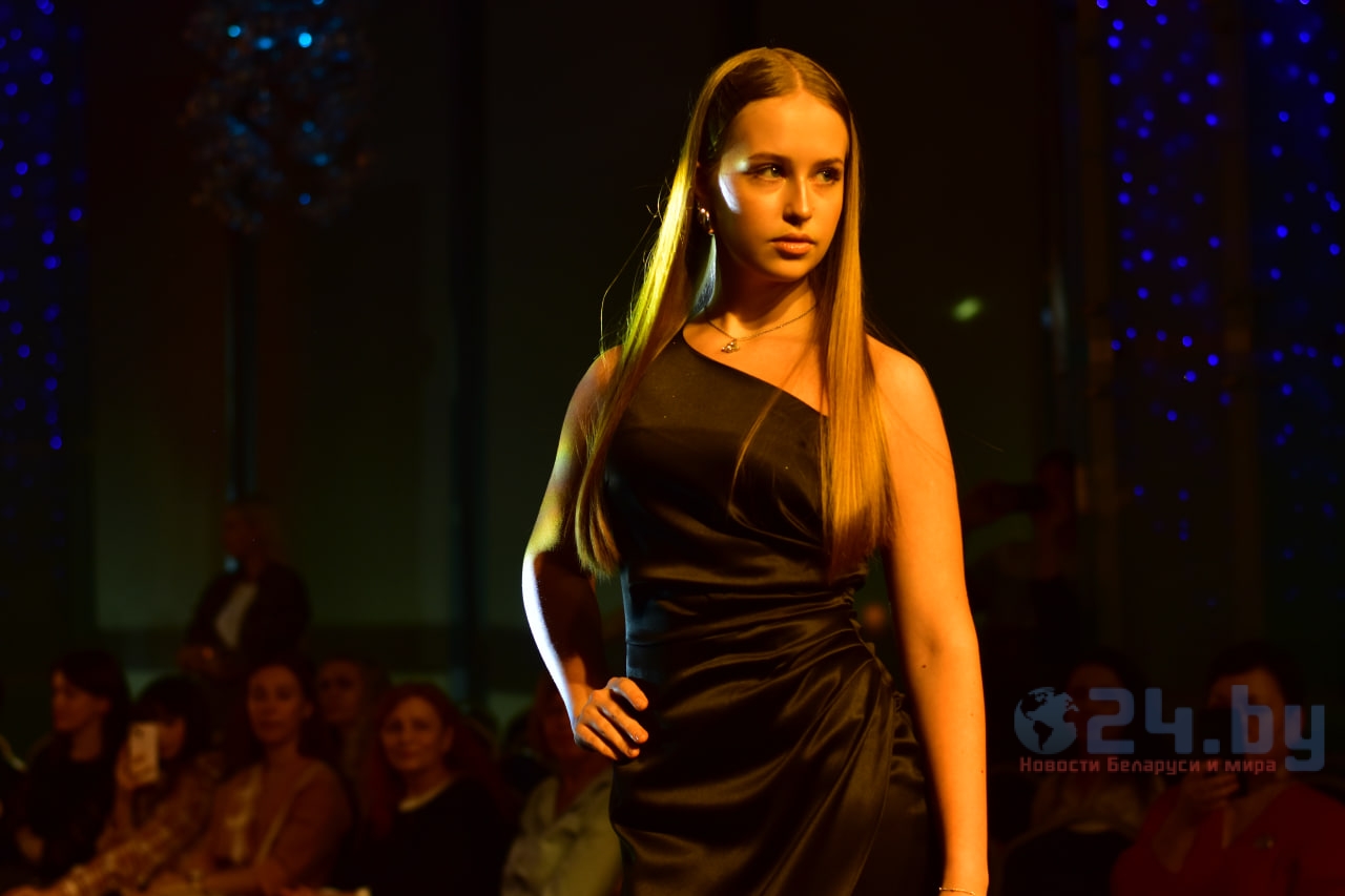 модель показ мод