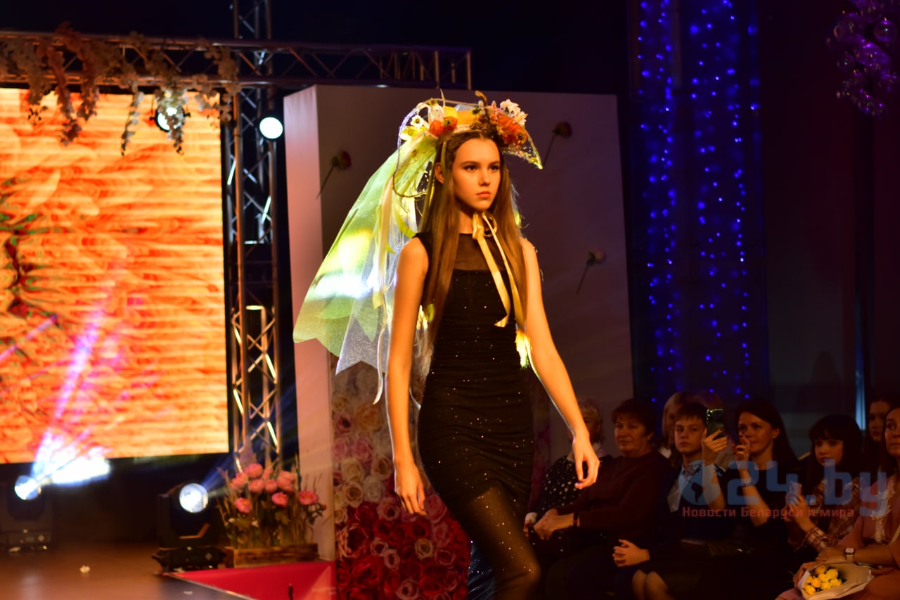 модель показ мод