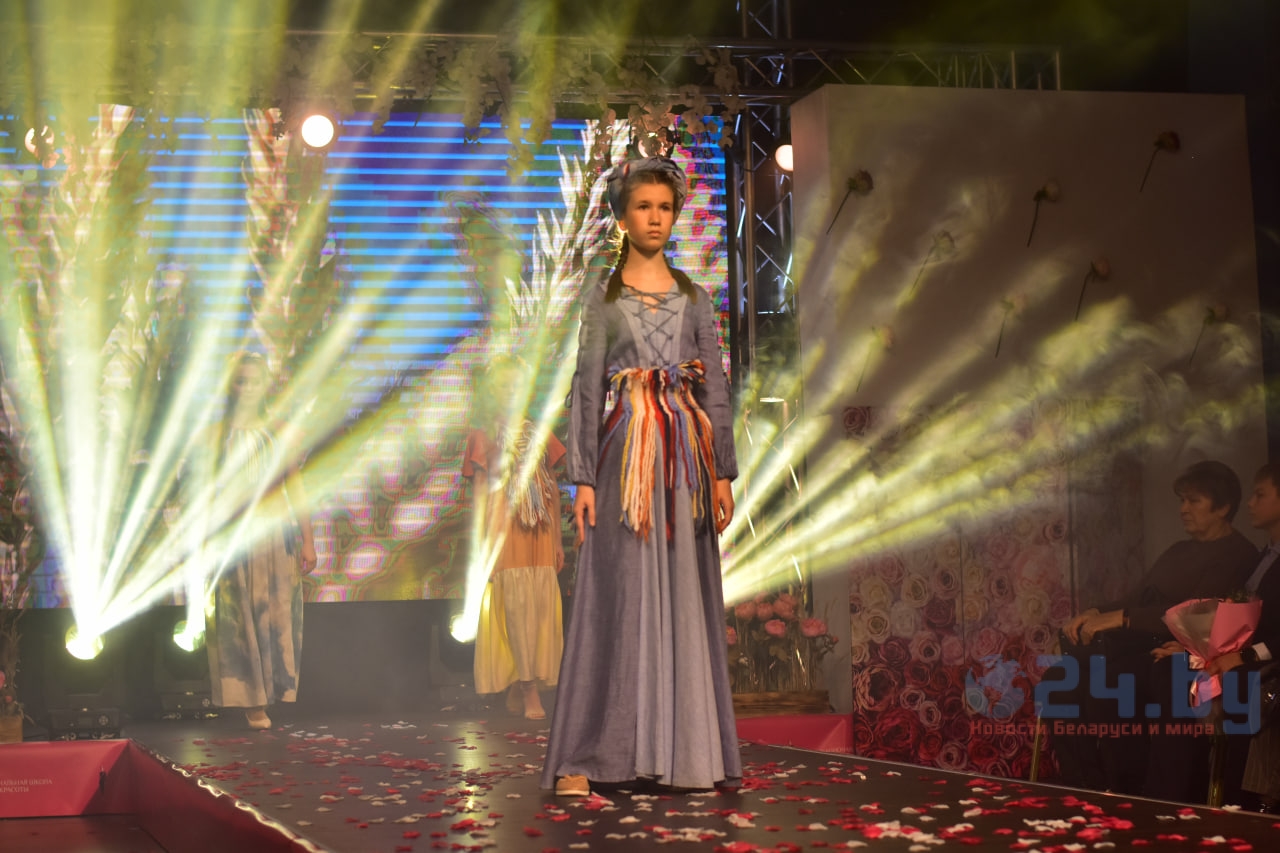 модель показ мод