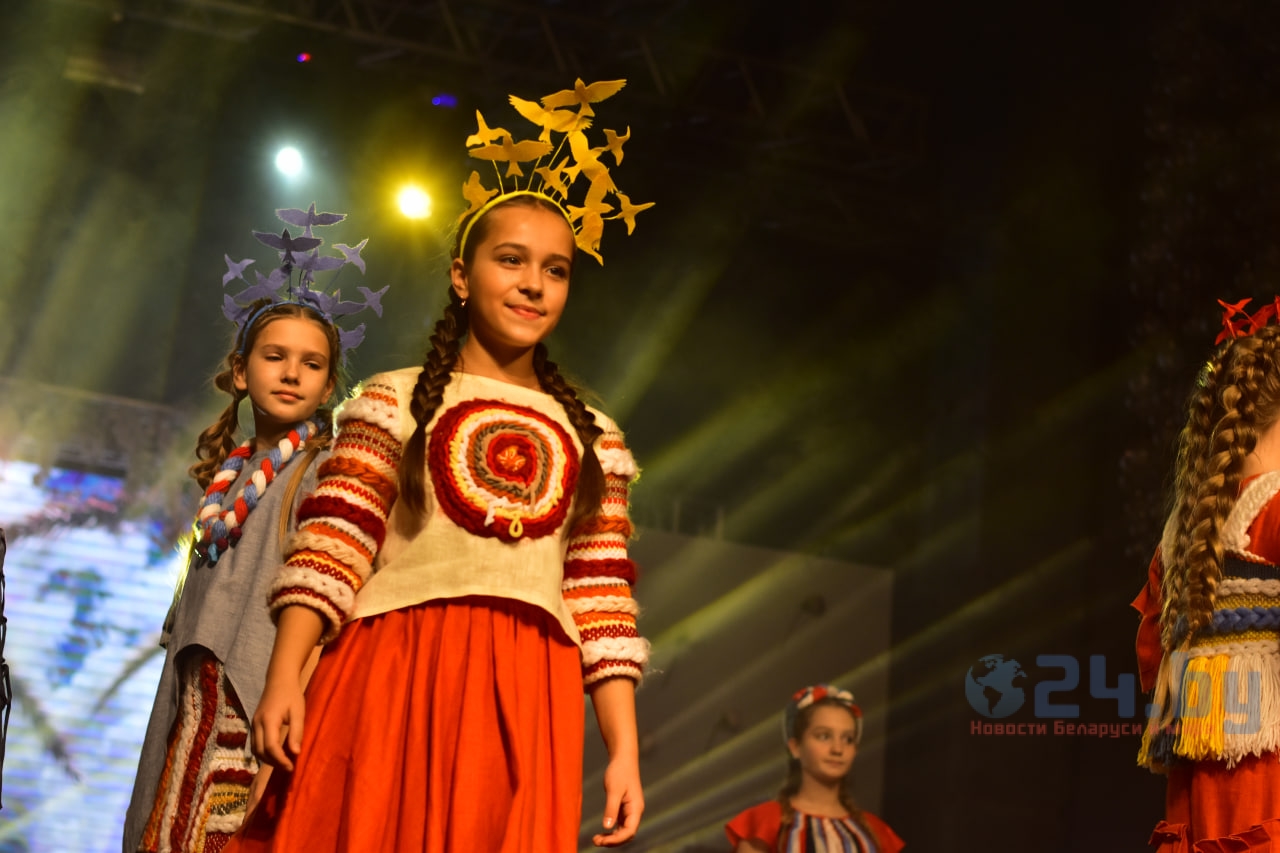 модель показ мод