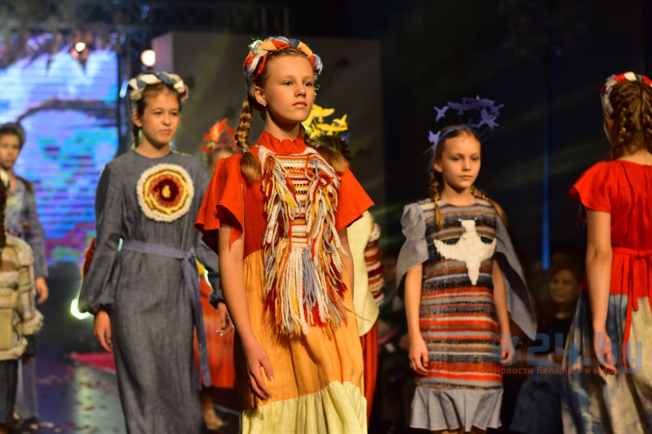 модель показ мод