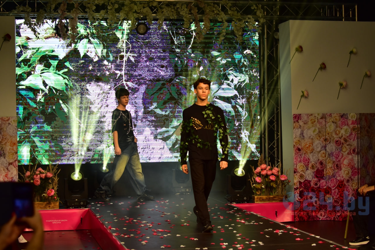 модель показ мод