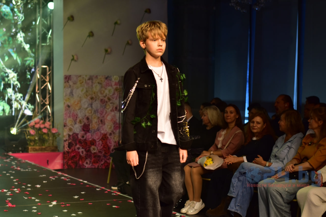 модель показ мод