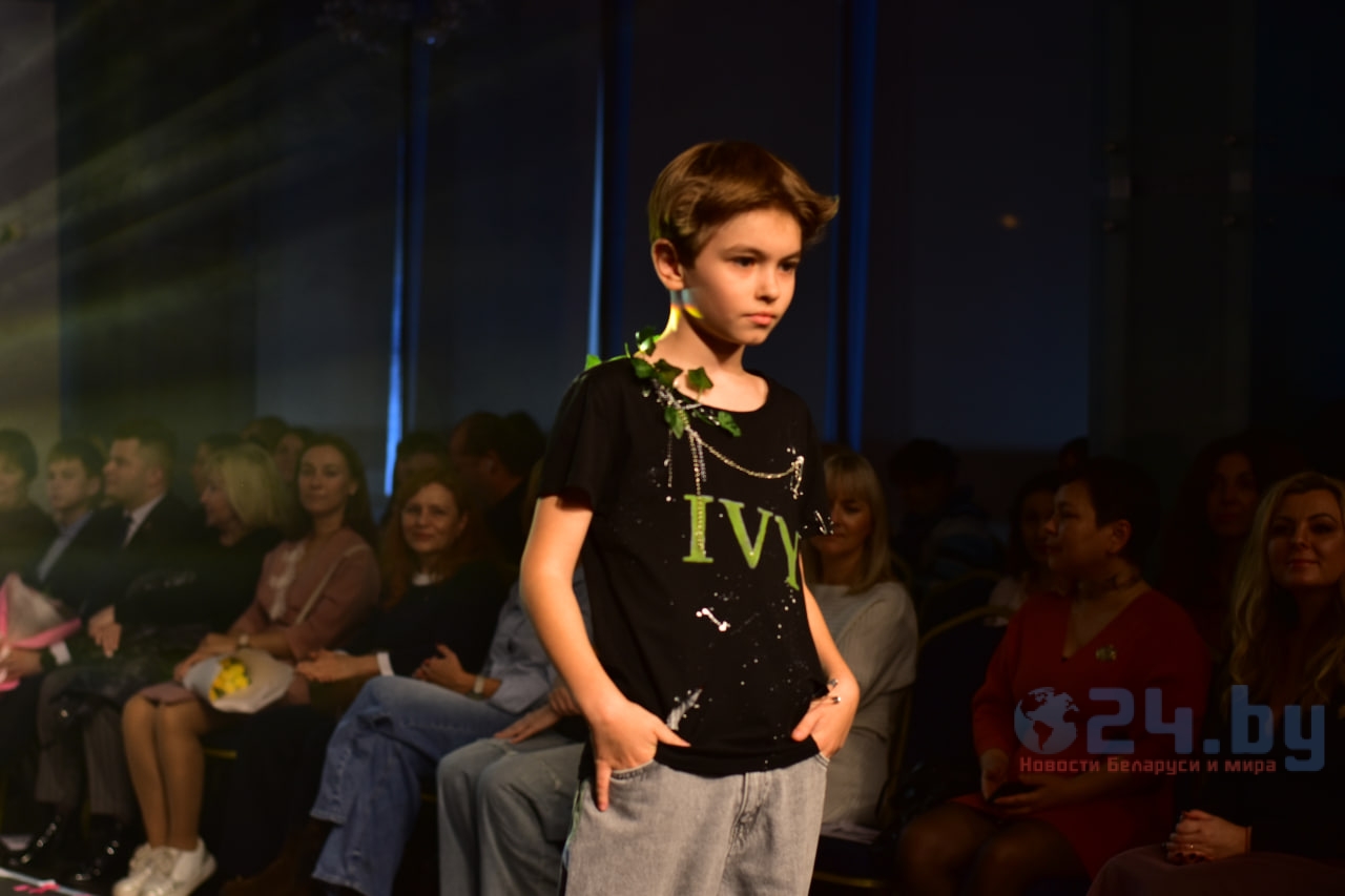 модель показ мод