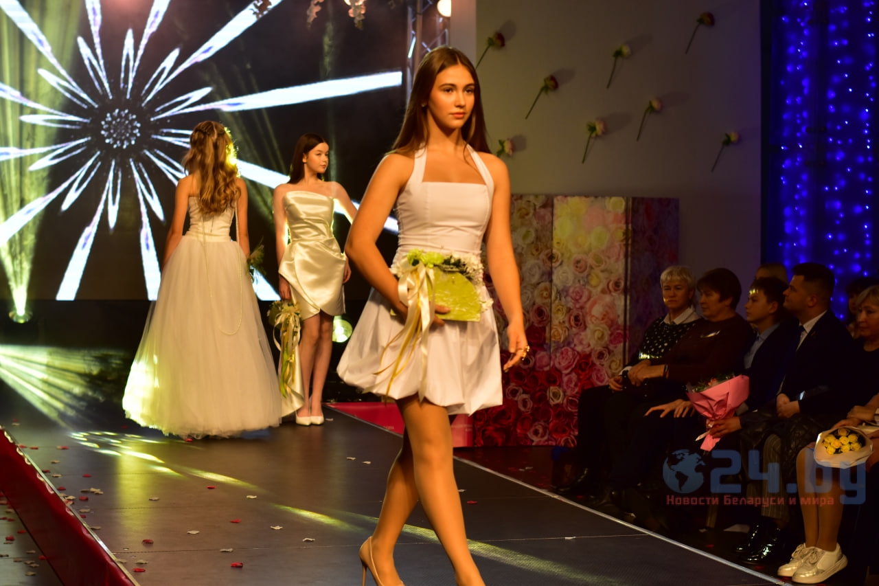 модель показ мод