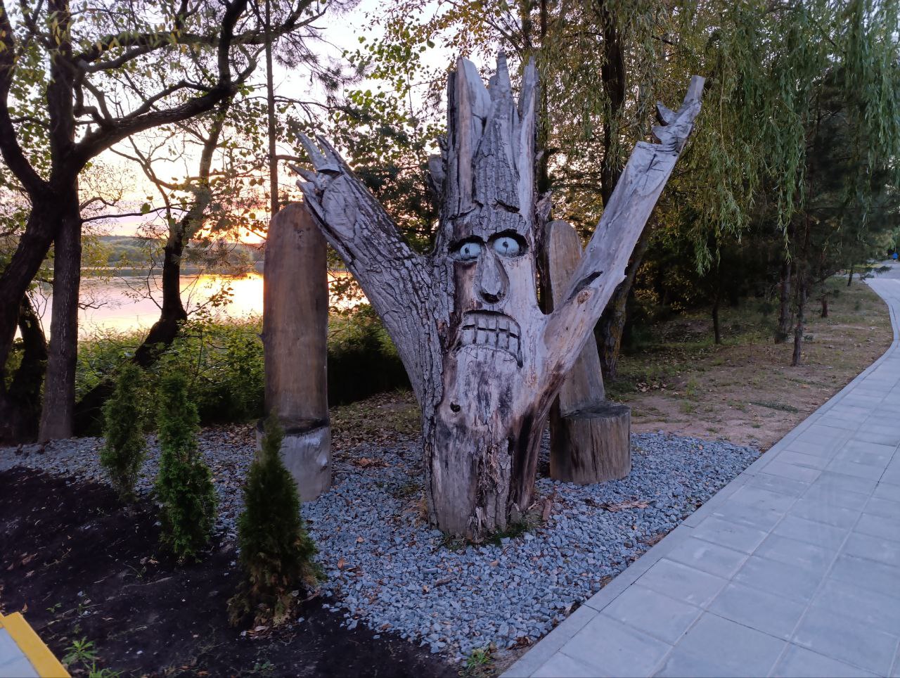 дерево скульптура