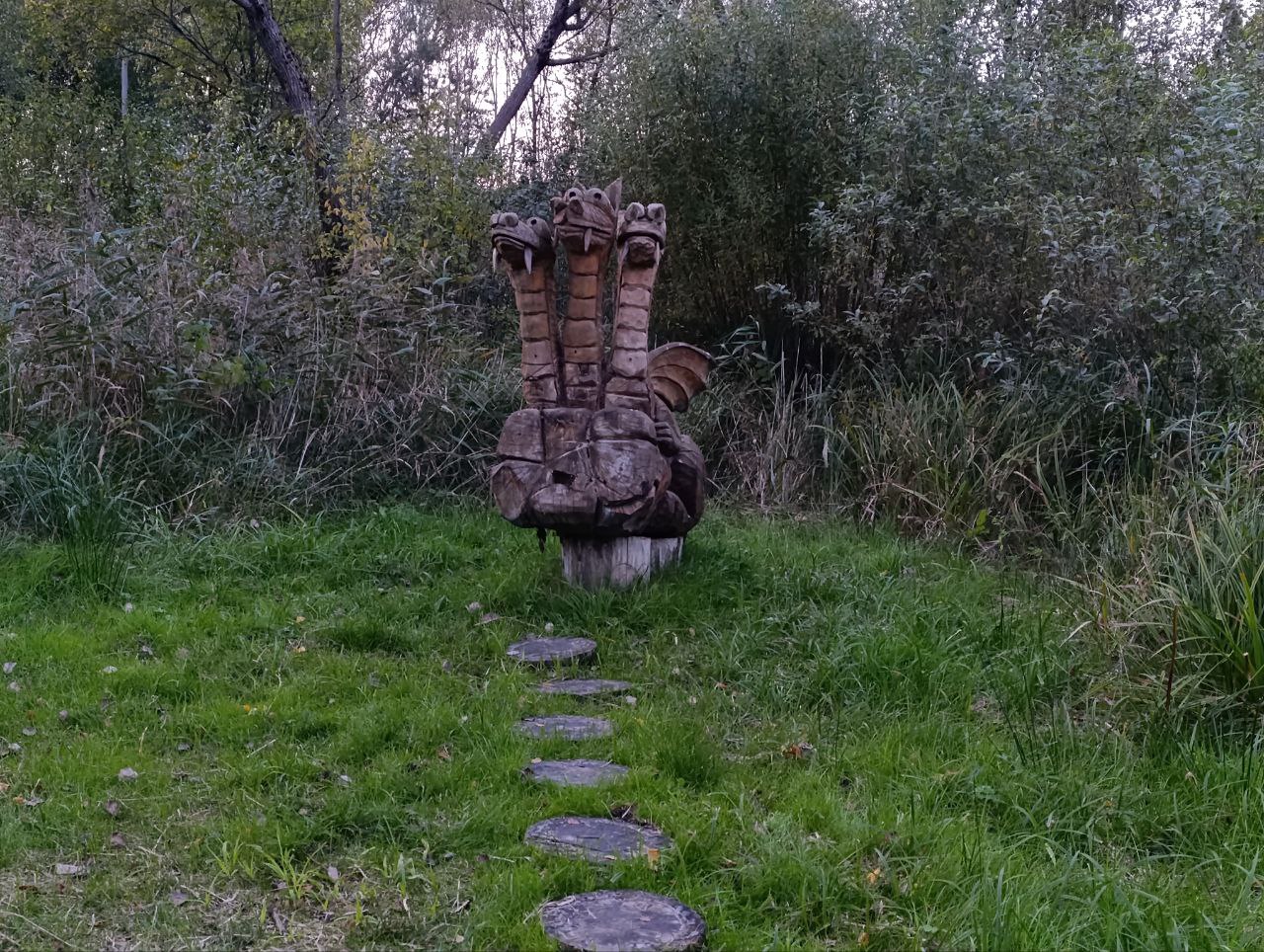 змей горыныч скульптура