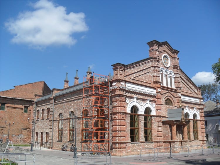 Процесс реставрации Большой Любавичской синагоги