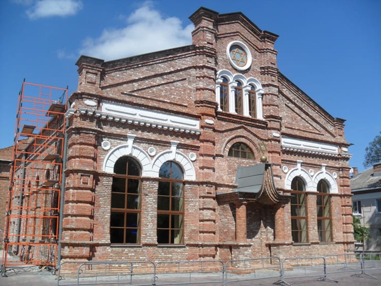 Процесс реставрации Большой Любавичской синагоги