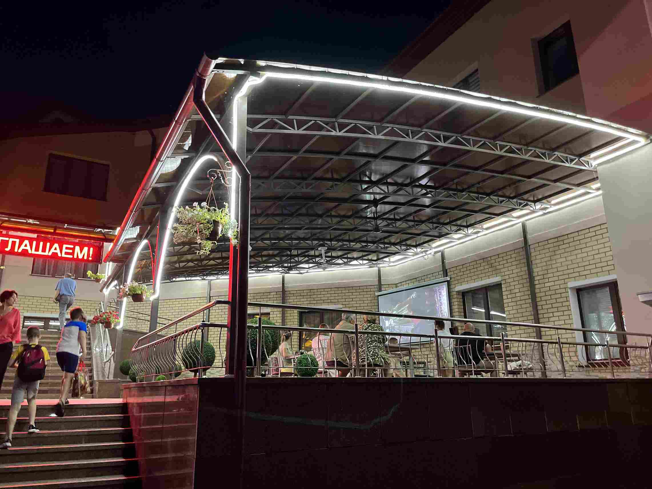 Летняя терраса с проектором в санатории «Ружанский»