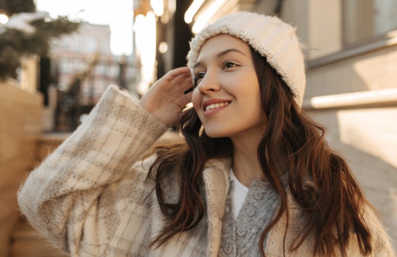 Девушка в шапке