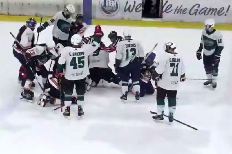 Массовая драка хоккеистов