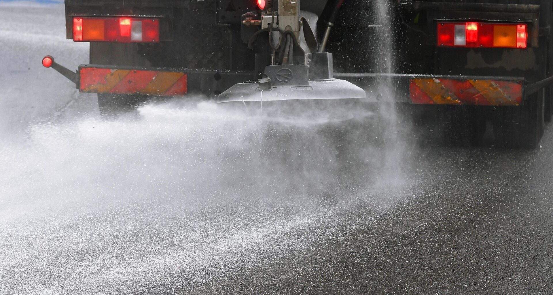 Обработка реагентами дороги зима спецтехника