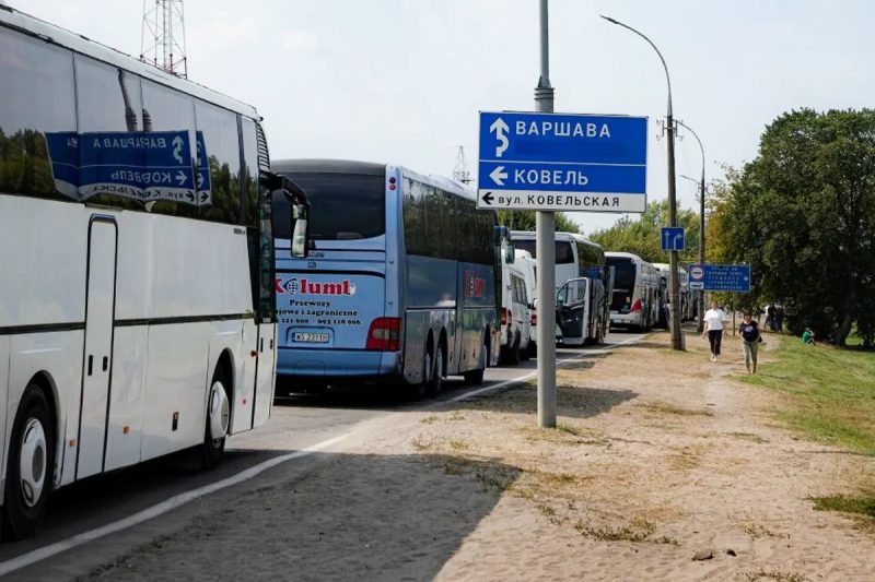 Автобусы на границе с Литвой