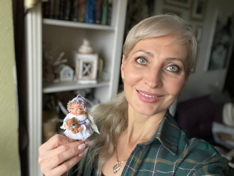 Алхимия праздника: минчанка создает эксклюзивные елочные игрушки из доступных материалов