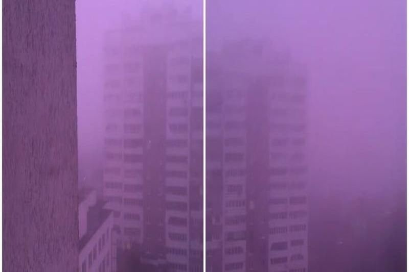 В Солигорске засняли необычное погодное явление — сиреневый туман