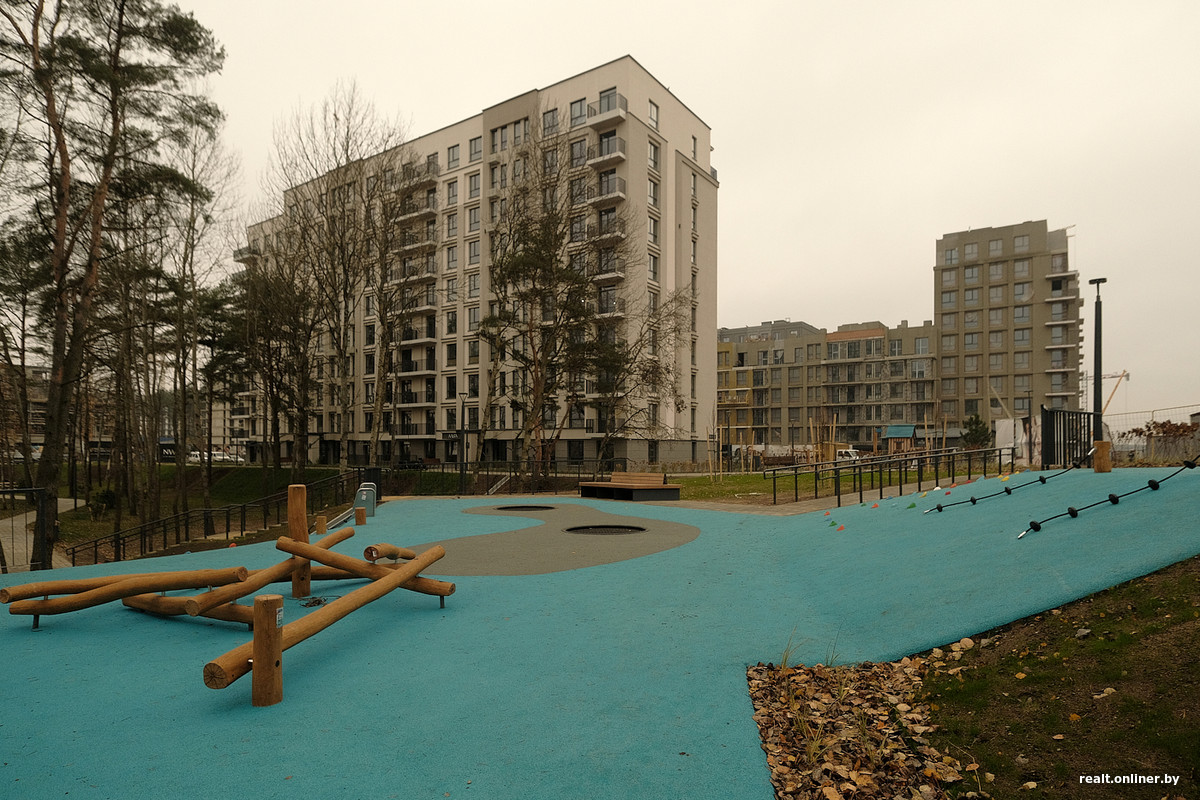 Площадка для детей в парке 