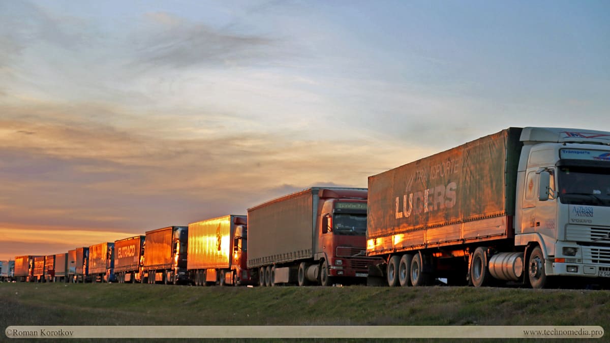 Литва открыла границу для сотен заблокированных фур: начался массовый выезд