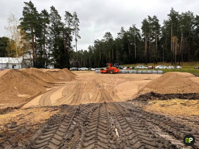 Парковка в Ждановичах