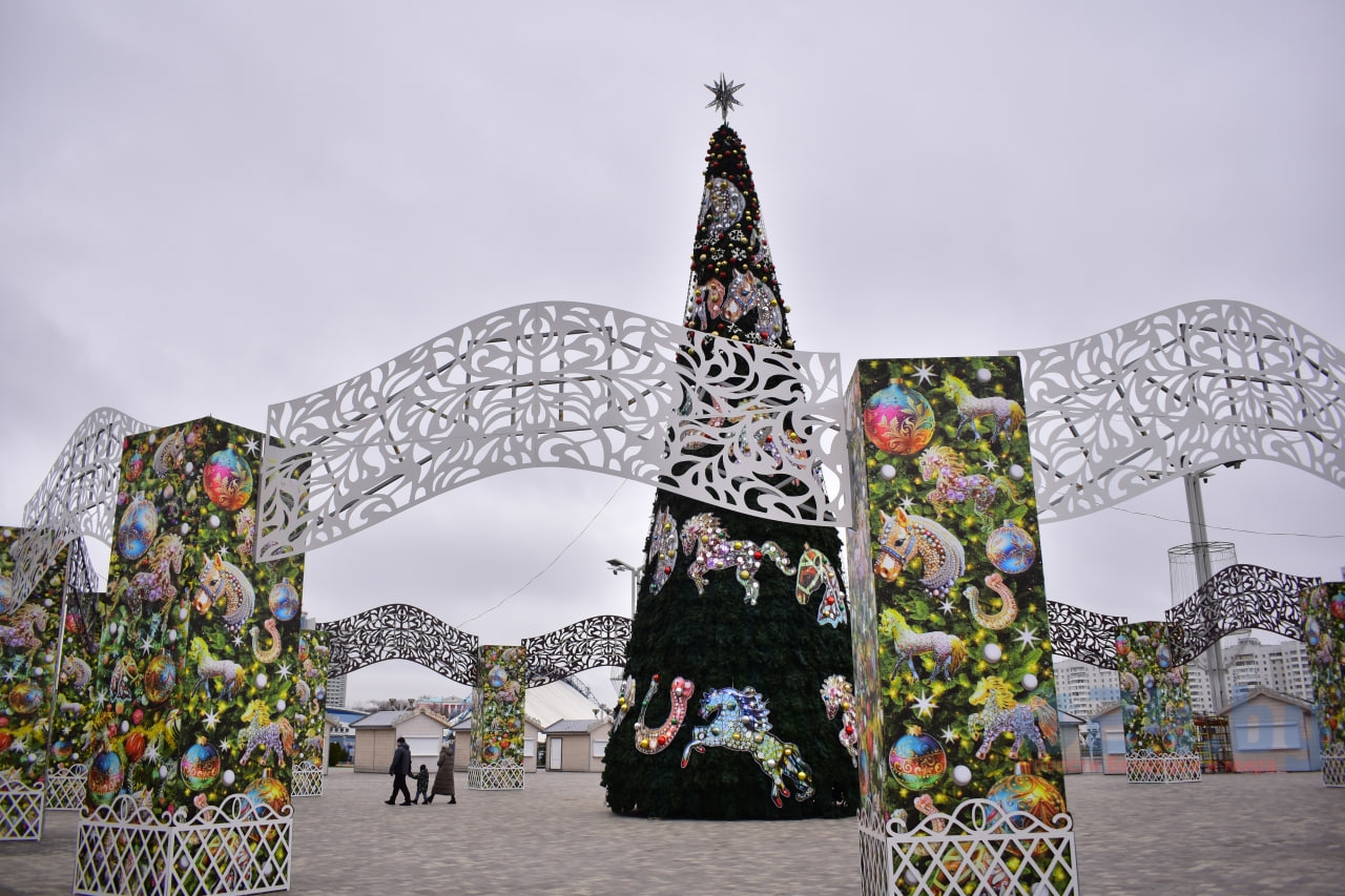 ель на площади