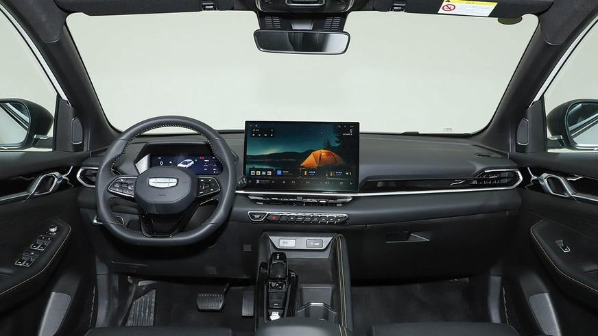 Geely Coolray приборная панель