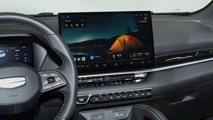 Geely Coolray салон