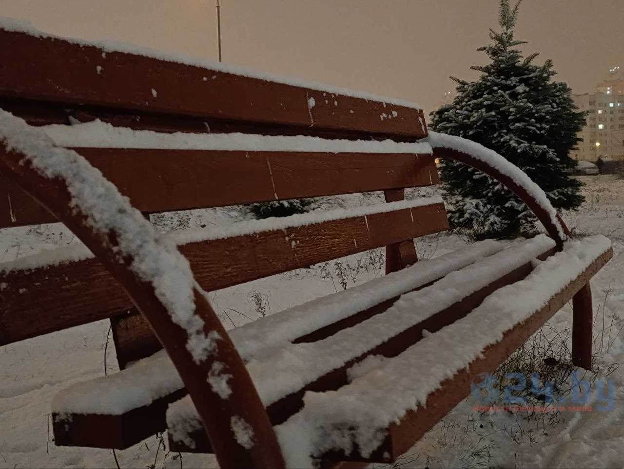 скамейка снег