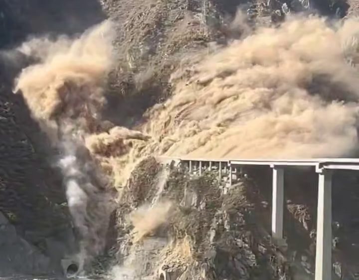 обрушение моста в Китае