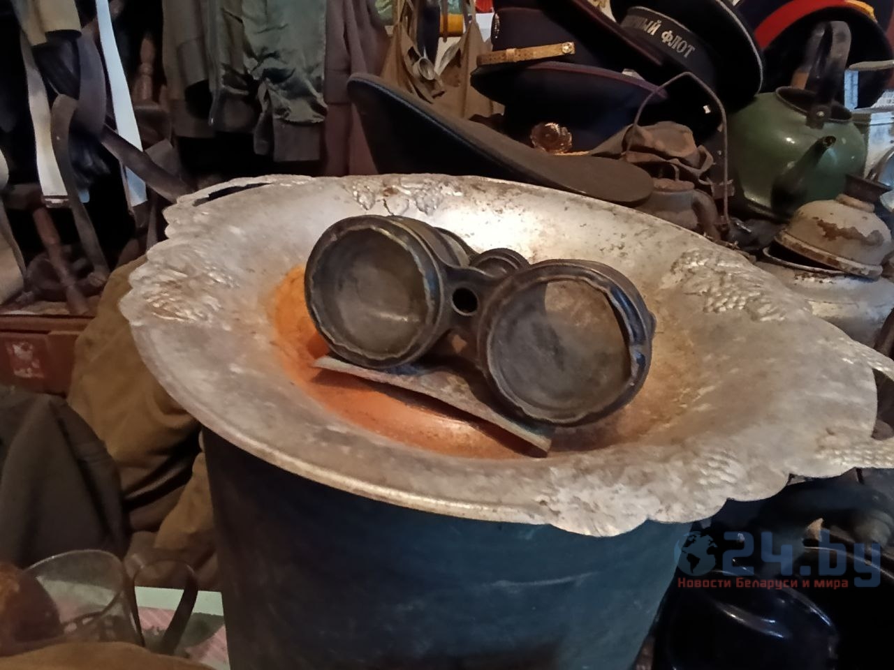 бинокль старый